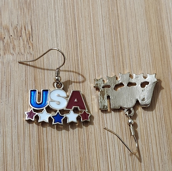 USA Patriotic Earrings with Stars Blue White Red Pierced Dangle - Picture 4 of 5